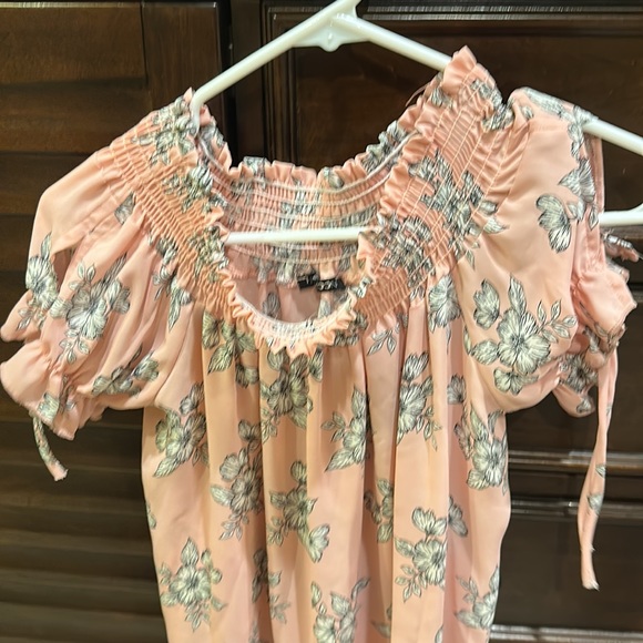 Off the should pink blouse - Picture 2 of 2